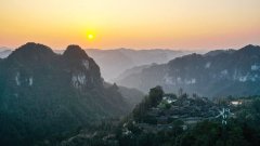 总看到了村庄“藤梯”变“钢梯”片